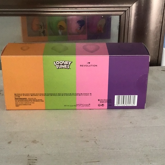 Makeup Revolution Looney Tunes Road Runner Coyote set of 4 makeup blender sponge - Picture 2 of 2